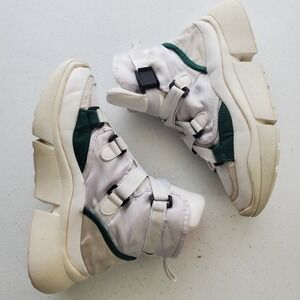 Cape Robbin high-top sneakers in white, women's size 5M. Read the‎ description